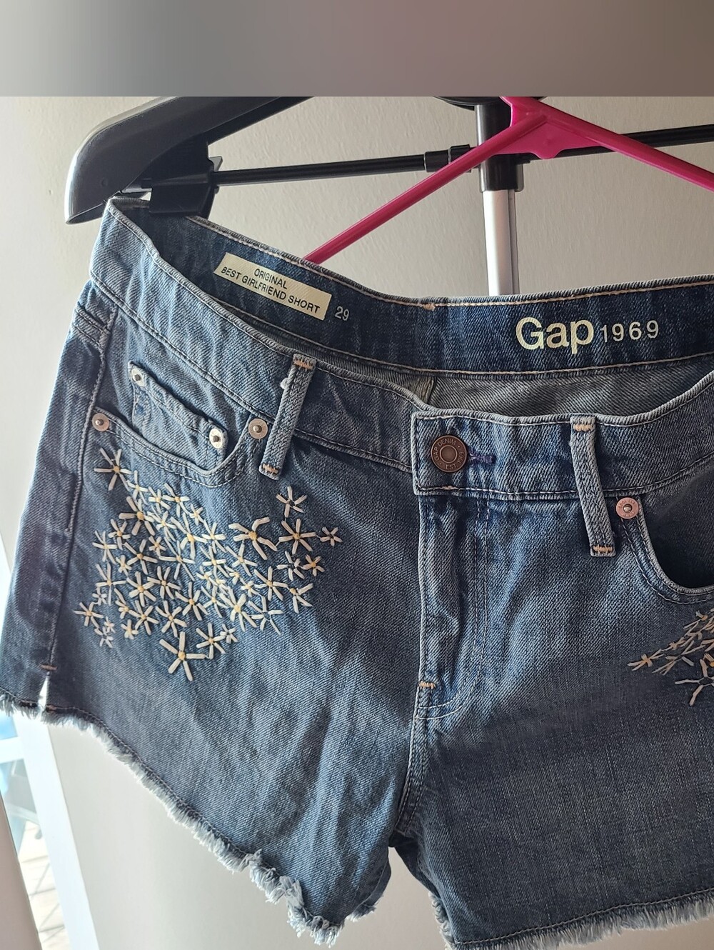 GAP Women's Floral Embroidered Jean Shorts (fk Fav!)